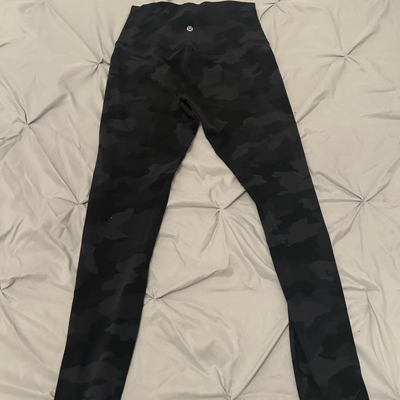 Lululemon Black Camo Leggings - Picture 1 of 1